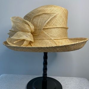 Gorgeous rattan special occasion hat by Betmar. NWOT